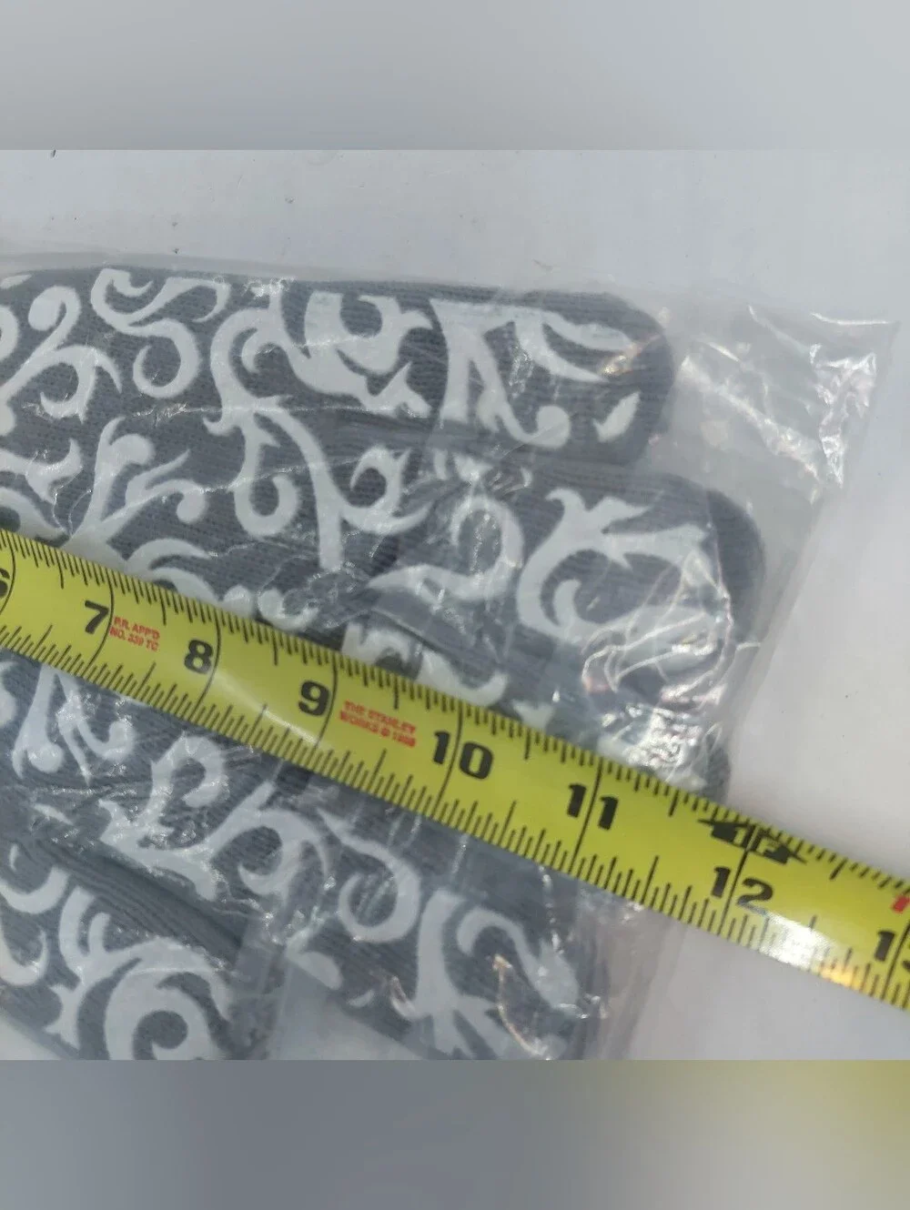 Temptations By Tara Oven Gloves Gray White 11.5